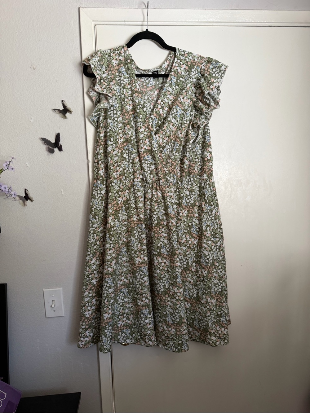 SHEIN Curve Olive Green Floral Dress with Blush & White Blooms